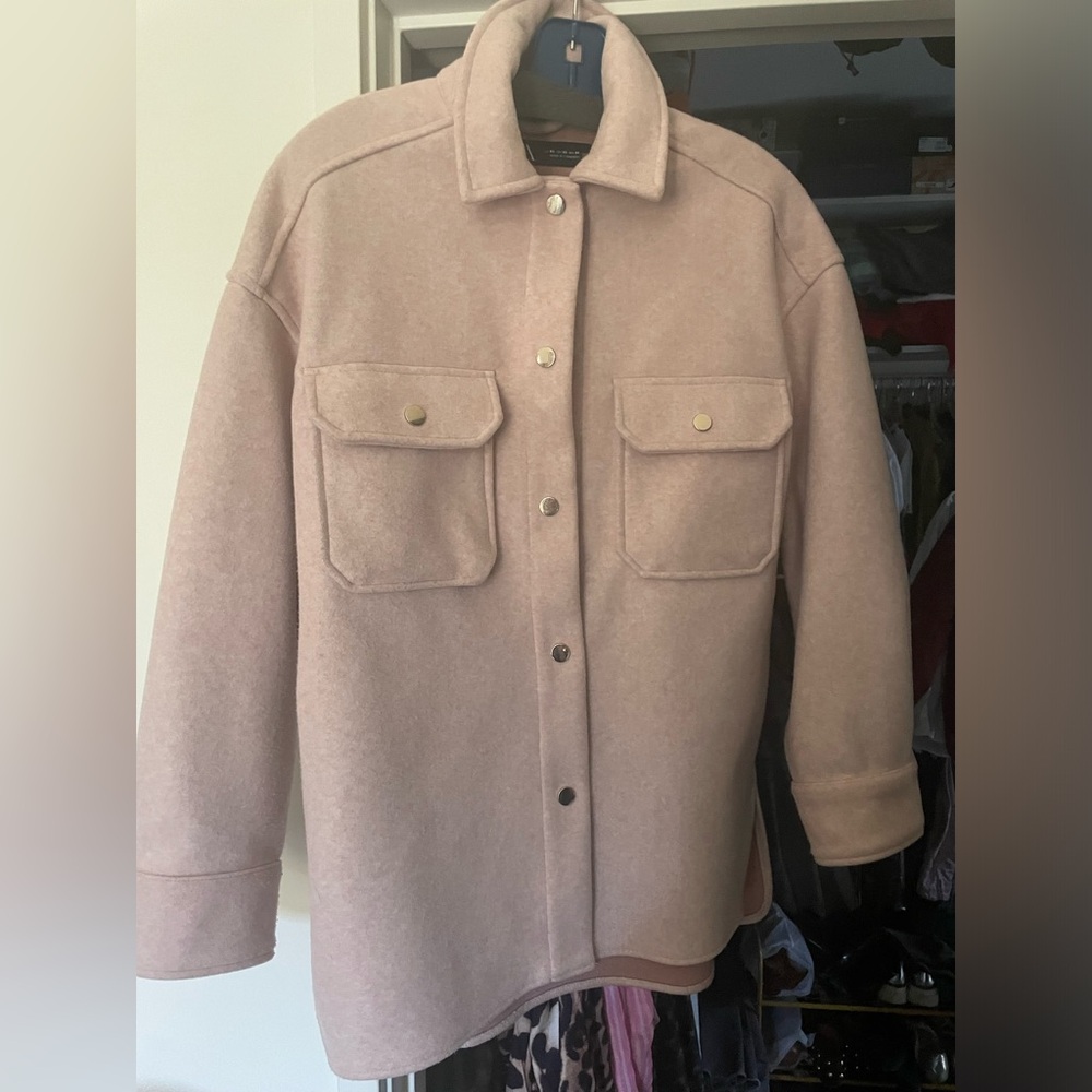 Zara woman's light pink Shirt Jacket. Very warm. Wears bigger than an XS.